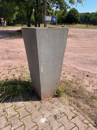 3x Betonnen bloembak